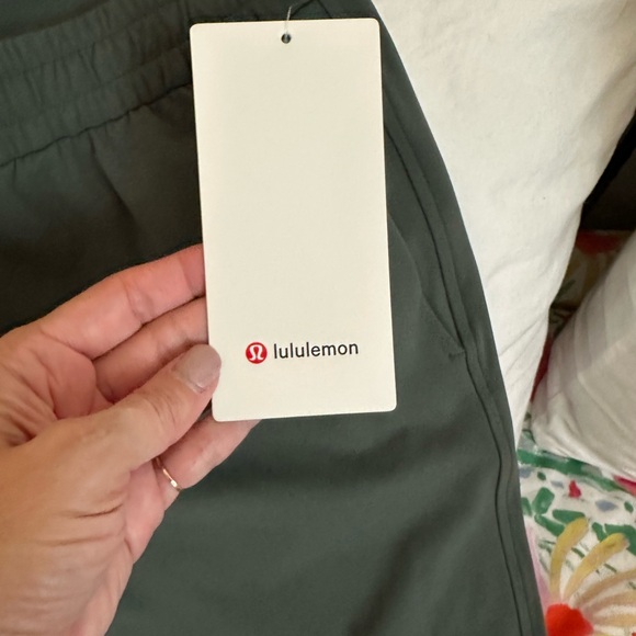 Lululemon Luxtreme Mid-Rise Straight-Leg Pant size S NEW WITH TAGS - Picture 8 of 9